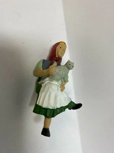 Figura de tren a escala G Just Plain Folk # 0125* dama sentada con gato *NUEVA - Imagen 1 de 2