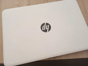 HP 15,6" (Intel Cereron, 2GB RAM, 30GB SSD) Notebook - Bianco e nero - Foto 1 di 4