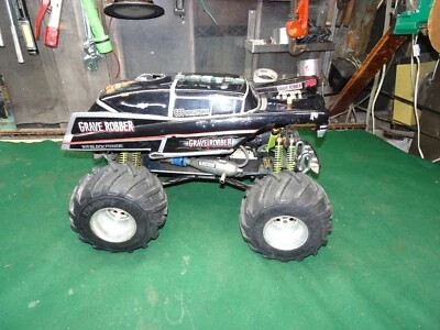 Monster Truck Kyosho 1/10 Mega Force 2001 vintage repuestos o reparación Foto 1 de 4