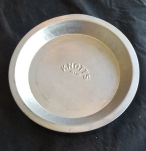 DE COLECCIÓN KNOTT'S BERRY FARM - BANDEJA PARA PASTEL DE ALUMINIO ORIGINAL 9" - Imagen 1 de 4