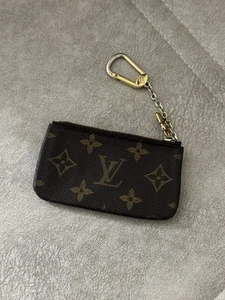Autentica chiave per monete Louis Vuitton in pelle con monogramma rivestita in tela - Foto 1 di 4