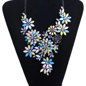BLUME FLORAL REGENBOGEN MEHRFARBIG FRÜHLING/SOMMER STRASS STATEMENT HALSKETTE - Bild 1 von 1