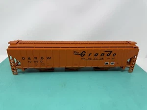 Atlas O Trainman 4750 Hopper - Missing Trucks & Couplers- D&RGW Rio Grande - Foto 1 di 3