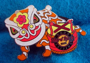 BEIJING AÑO NUEVO CEREMONIAL LEÓN DESFILE DISFRAZ TAMBOR 2009 Hard Rock Café PIN LE - Imagen 1 de 1