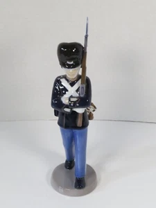 Vintage Guardsman by Bing & Grondahl Porcelain Denmark Figurine 2342 Excellent - Picture 1 of 14
