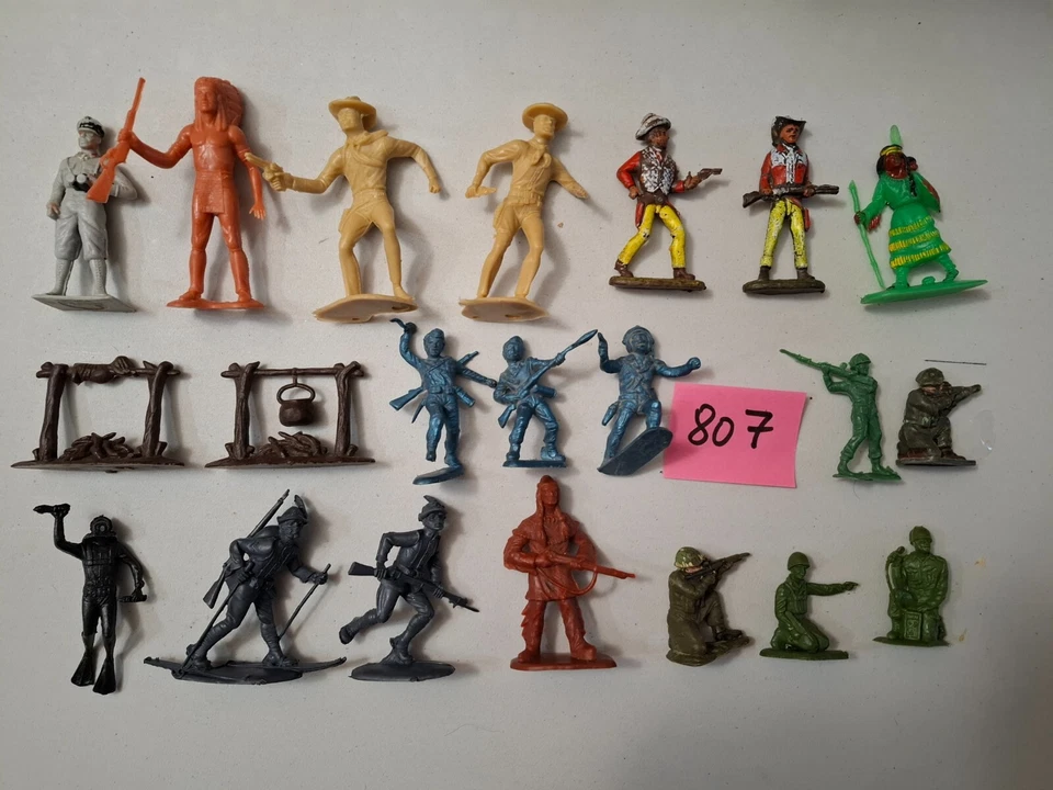 Soldatini COMA, Cromoplasto, Baravelli, accessori dulcop  in buono stato. Usati - Immagine 1 di 1