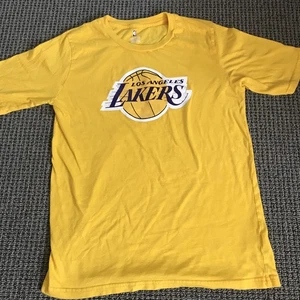 Los Angeles Lakers Youth XL Yellow Logo Tee Shirt NBA  - Picture 1 of 3