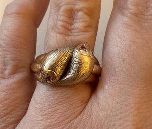 Vintage 375 9ct Double Snake Ring with Ruby Eyes - Size V 1/2 - 10.69g - Picture 1 of 7