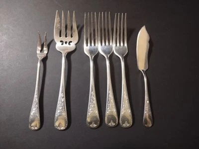 Utensilios para servir Birks Queen Mary 1940 Regency enchapados 5 tenedores y 1 cuchillo de mantequilla Foto 1 de 4