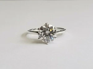 2,00 Karat Moissanite Forever Classic 6-zackiger Solitärring Charles & Colvard - Bild 1 von 3