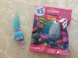 Trolls Serie 5 Blind Bag CHENILLE TWIN GIRL Figur Puppe Neu Versiegelt!! - Bild 1 von 1