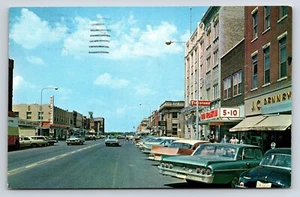 Postkarte Albert Lea MN Broadway, Firestone Schild 5-10 J.C. Penney Woolworth Auto - Bild 1 von 2