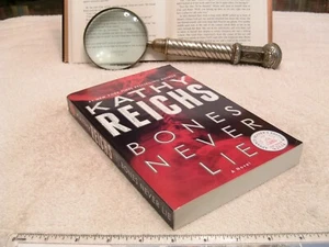 Kathy Reichs *BONES NEVER LIE* Uncorrected Proofs / ARC - Picture 1 of 10