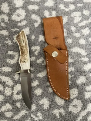 Cuchillo de hoja fija vintage con mango de ciervo hecho a mano | Caza, camping y coleccionable Foto 1 de 4