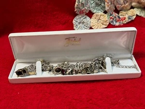 Bracciale Charm in Argento Sterling con 34 Charms Marcati 925 - Foto 1 di 16