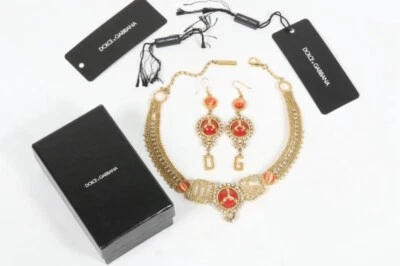 Brincos pendurados combinando colar com strass de coral de resina Dolce & Gabbana - Imagem 1 de 4