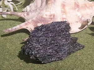 Carborundum Silicon Carbide Rough Iridescent Mineral Stone Specimen 69g (B2) - Picture 1 of 3