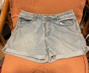 Refuge Denim MOM High Waist Cuffed Jean Shorts Size 09 - Picture 1 of 5