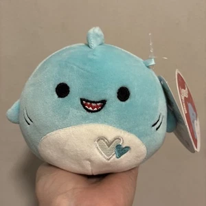 NUEVO CON ETIQUETAS Kellytoy Squishmallows 5” Rey the Valentine Light Blue Shark 2021 Difícil de encontrar - Imagen 1 de 3