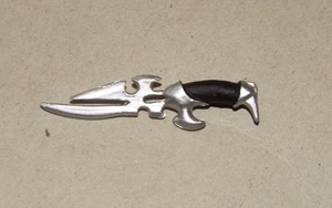 BUFFY THE VAMPIRE SLAYER JACKAL KNIFE ACTION FIGURE ACCESSORY - Picture 1 of 3