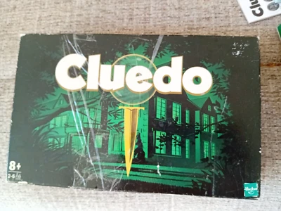 Cluedo Hasbro 1999 square board game very good condition - Image 1 of 4