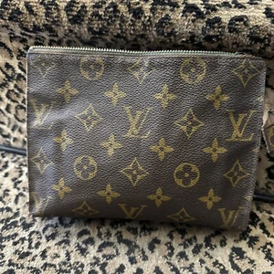 Louis Vuitton Rare VTG 70s From Saks Fifth Avenue Monogram Pochette Cosmetique - Picture 1 of 12