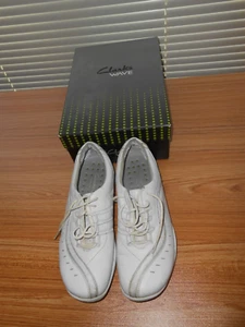 "CLARKS" WOMEN'S WAVE SNEAKERS SIZE 7.5 - Picture 1 of 12