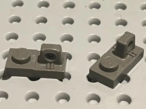 2 x LEGO OldDkGray Dark Gray Hinge Plate ref 30383 /Set 7131 4486 7126 4512 7143 - Foto 1 di 1