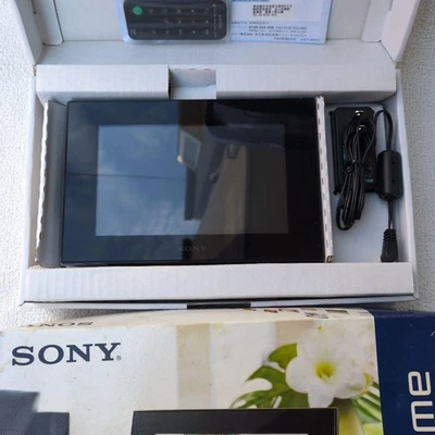 Sony S-Frame 7" Digital Photo Frame DPF Series 500 Photos Remote AC Adapter New - Image 1 of 4