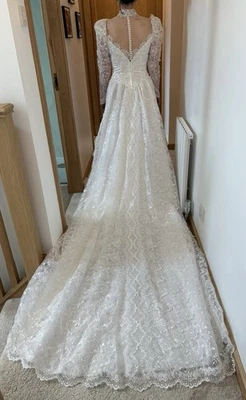 Benjamin Roberts White Lace Wedding Dress (Long Train) UK 10 will fit 8 - Image 1 of 4