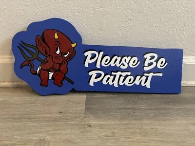 Letrero de punta de peluquería tatuaje Devil Please Be Patient Foto 1 de 4