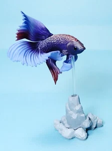Stasto Betta Purple Combtail Siamese Fighting Fish figura venditore USA nuovo con scatola - Foto 1 di 5