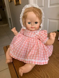 Vintage 1968 Vogue Baby Doll Vinyl Cloth Sleepy Eyes 16" Rare Baby Doll Dressed - Foto 1 di 8