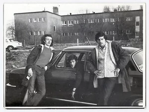 Vintage Photo Skoda 110 Young Men Posing With Cigarettes Next To Car, 1970s - Picture 1 of 2