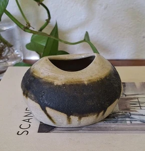 Vintage Stoneware Pottery Pinch Vase Bud Organic Nature Neutral Tones Signed - Picture 1 of 6