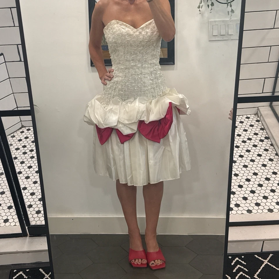 Vestido de novia midi vintage con lentejuelas de Nadine. Foto 1 de 4