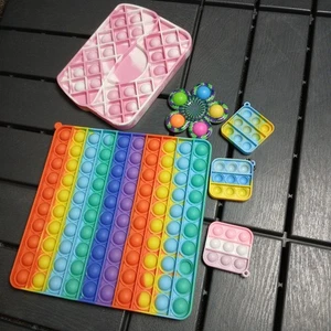 Juguete sensorial táctil Pop It inquieto lote de 6 colores arco iris, círculo giratorio y cuadrados - Imagen 1 de 7