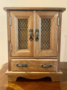 Sankyo Vintage Holz Cottage Spieluhr Schmuckkästchen - funktioniert, super Zustand - Bild 1 von 14