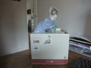 Nao Figurine Girl Listening to the Bird Song 1042 1987 - Picture 1 of 10