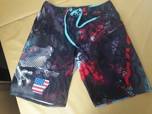(n. 2444) OAKLEY taglia M marca bandiera USA squadra stretch UOMO bordo pantaloncini surf nuoto - Foto 1 di 5