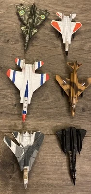 Aviones de combate militares 6 2 blancos 1 gris 1 verde 1 marrón 1987 usados en excelente estado de colección Foto 1 de 4