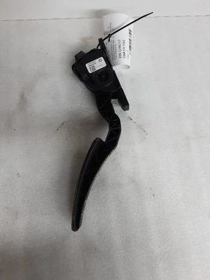 2014 2015 2016 2017 2018 RAM 2500 3500 PEDAL DE COMBUSTIBLE GASOLINA 68043161AD Foto 1 de 4