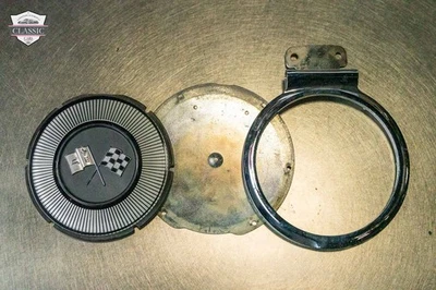 Chevrolet Corvette C2 1963-1967 tapa de puerta de combustible y anillo de moldura Foto 1 de 4