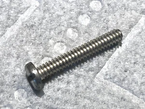 McCulloch Model 1-92 1-93 940 Chainsaw Fuel Inlet Mounting Screw 104511 - Picture 1 of 1