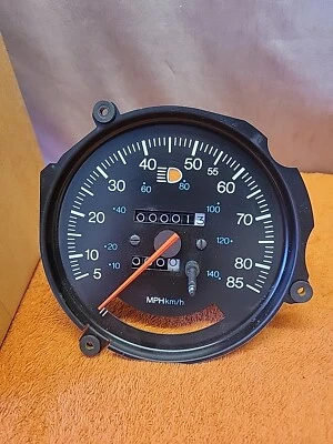 A25•Vintage AC Velocímetro Odómetro Unidad Principal '83 Cadillac Cimarron #25051175 Nuevo de Lote Antiguo Foto 1 de 4