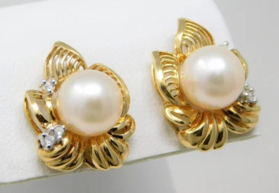 18 kt Gold Pair of Cultured Pearl & Diamond Floral Motif Stud Earrings B4020 - Image 1 of 4