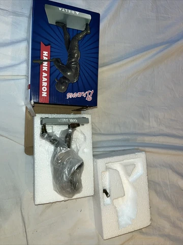 Hank Aaron 715 HR Statue 2017 Atlanta Braves Cover