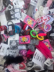 Lot Of 300 Blister Hair Accessories Refurbished - Picture 1 of 1