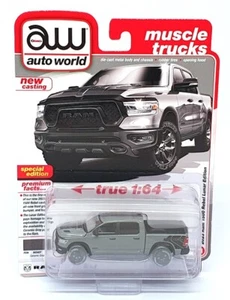 Camion Auto World scala 1/64 AW6462 - 2023 RAM 1500 edizione lunare ribelle - Foto 1 di 5
