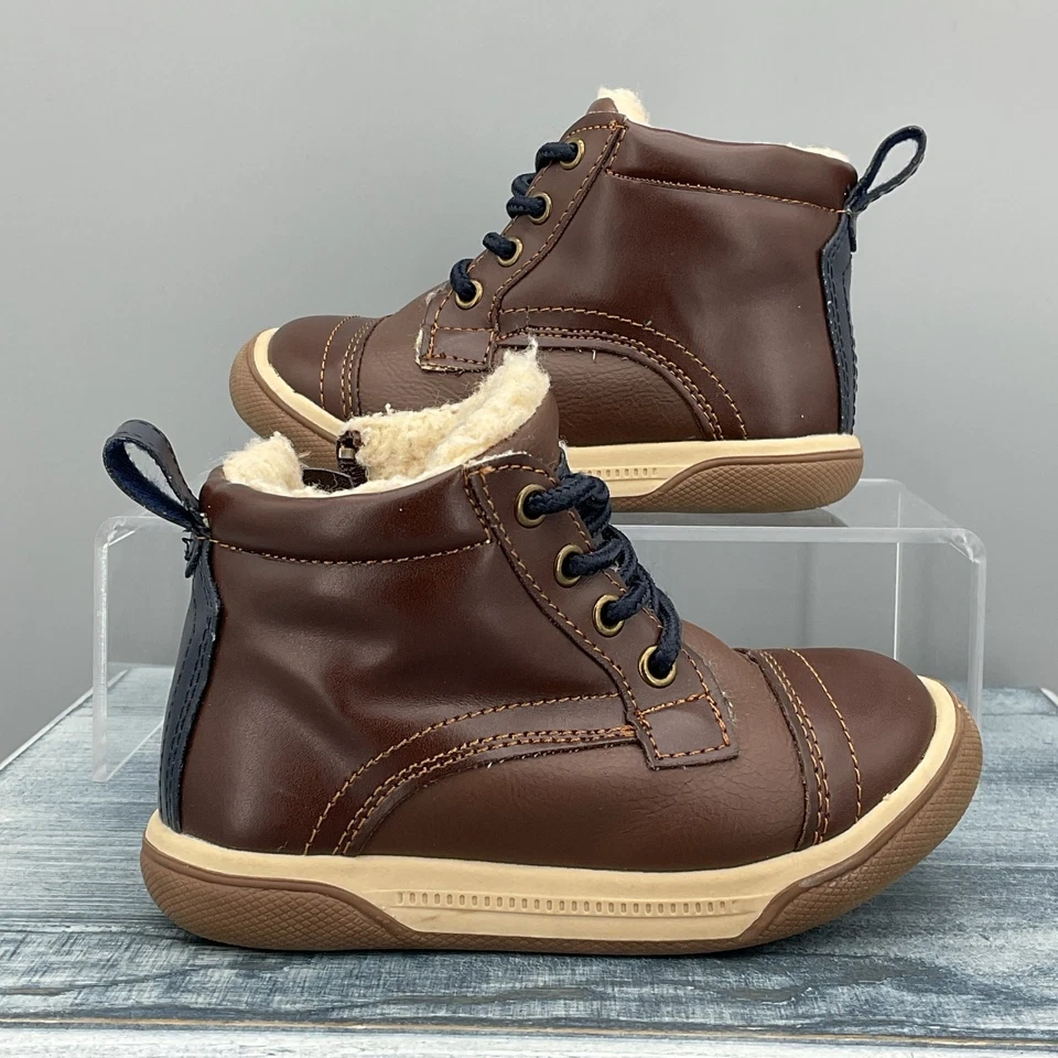 Botas forradas de piel sintética Jumping Beans para niño marrón talla 7M Foto 1 de 4